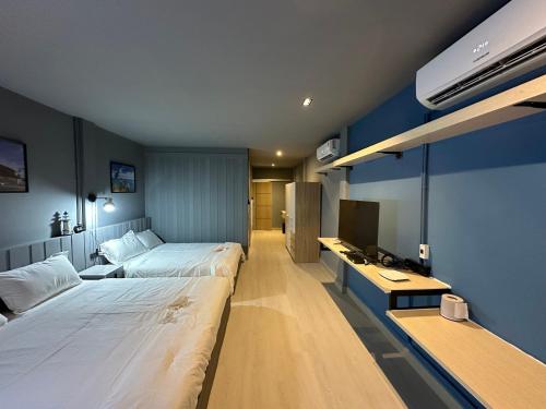 Phuket vibe City House 7 mins to BTS City center Private room in Sathon Private bathroom Bangkok Thailand