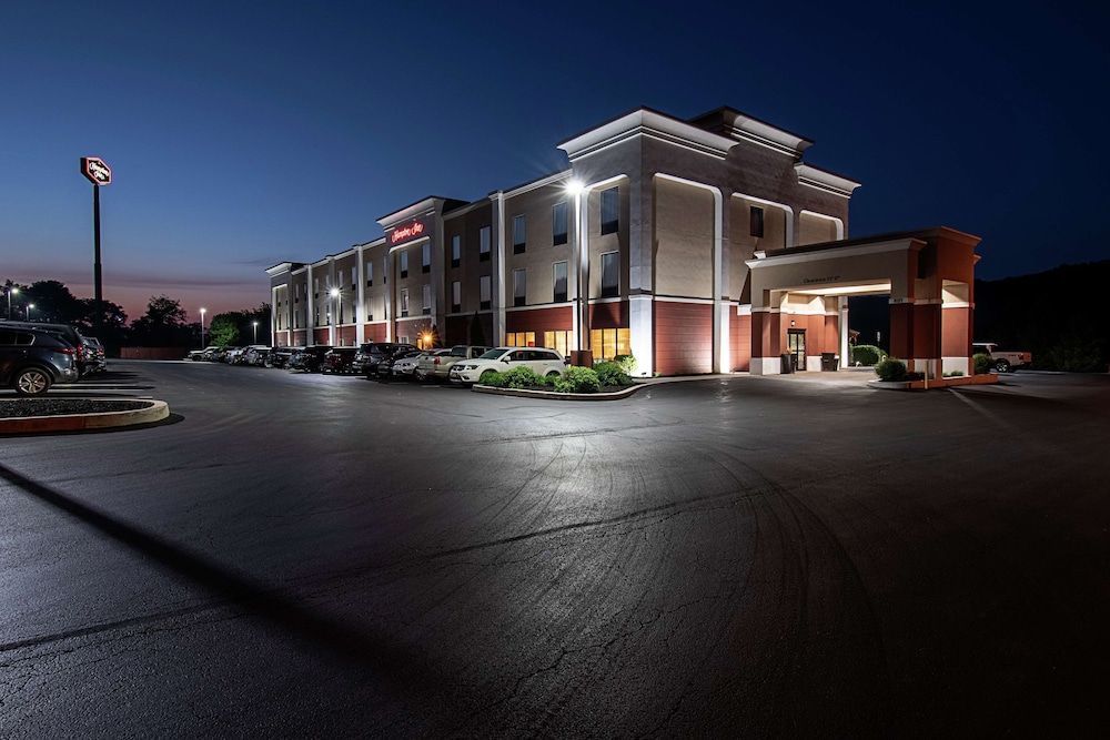 Hampton Inn Pine Grove - photo 75