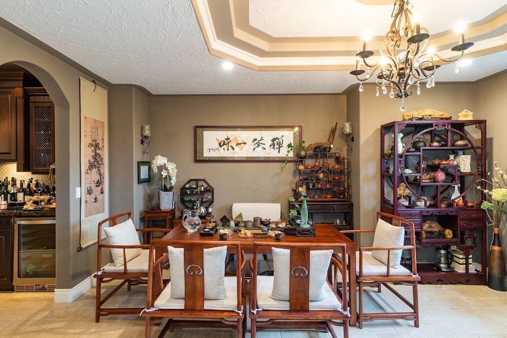 Cedar Manor Bed and Breakfast — 4-Star Luxury Hotel in Pitt Meadows, Canada