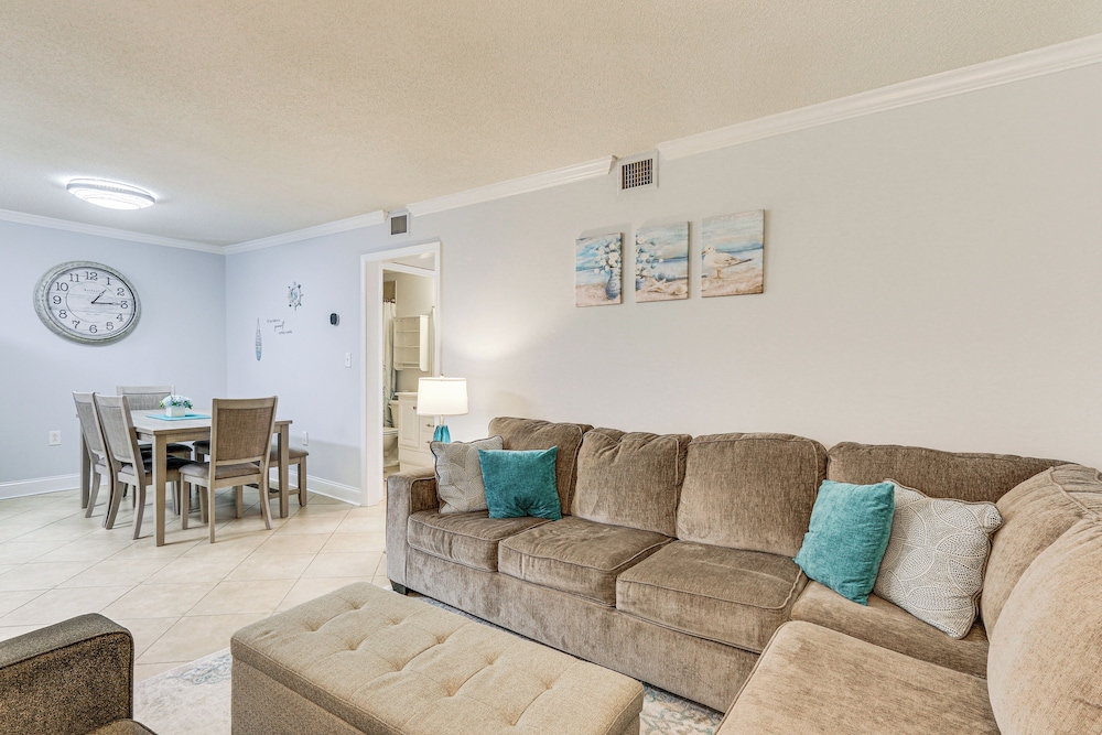 Walk to Beach: Hilton Head Resort Condo w Pools - photo 5
