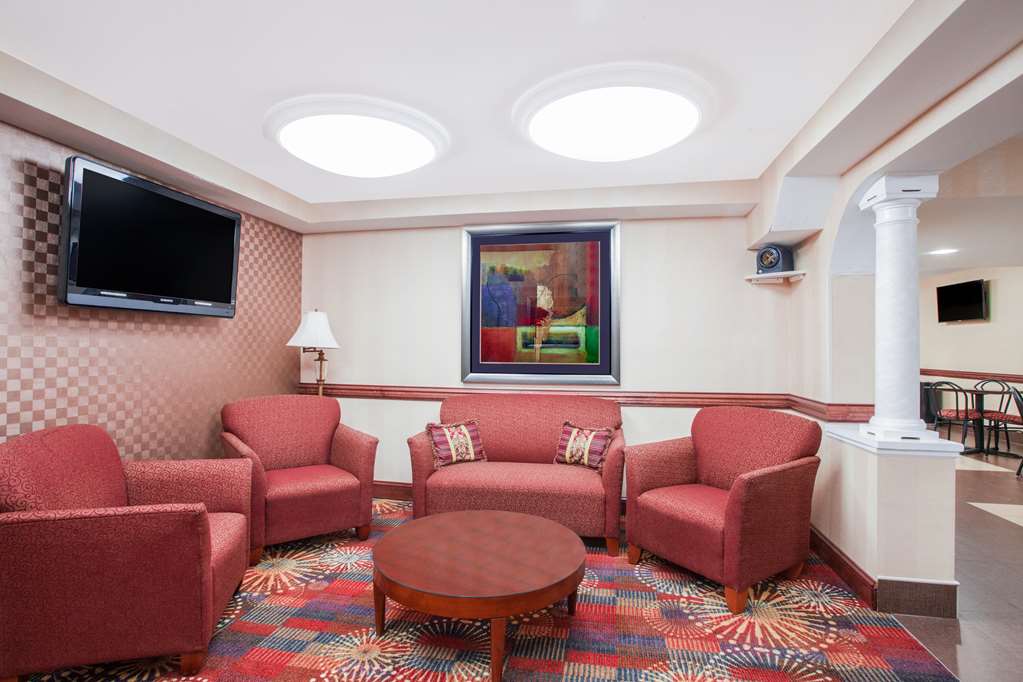 Ramada Hotel & Conference Center by Wyndham Edgewood - photo 4