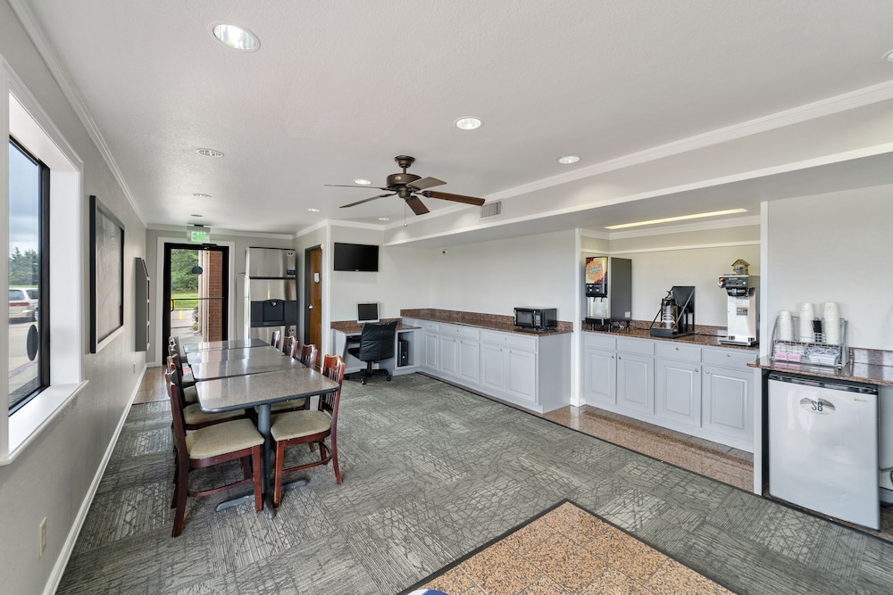 Super 8 by Wyndham Mount Vernon - photo 4