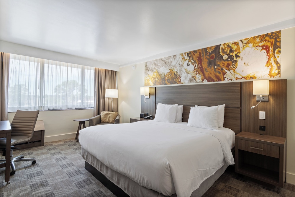 Crowne Plaza Executive Center Baton Rouge by IHG - photo 34