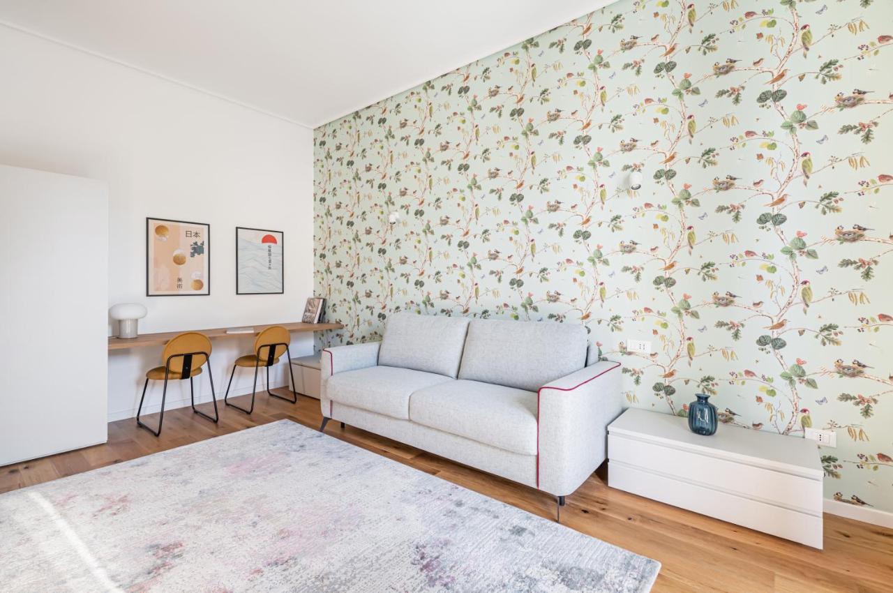 Guesthost Florence Charme Superior Apartment with Balcony — 4-Star Luxury Hotel in Florence, Italy