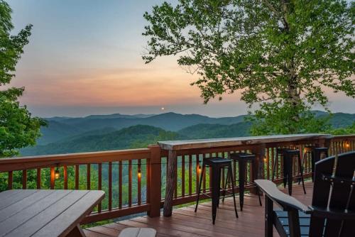 Views For Miles HotTub PoolTable FirePit Remodeled - last minute hotel in Unknown City