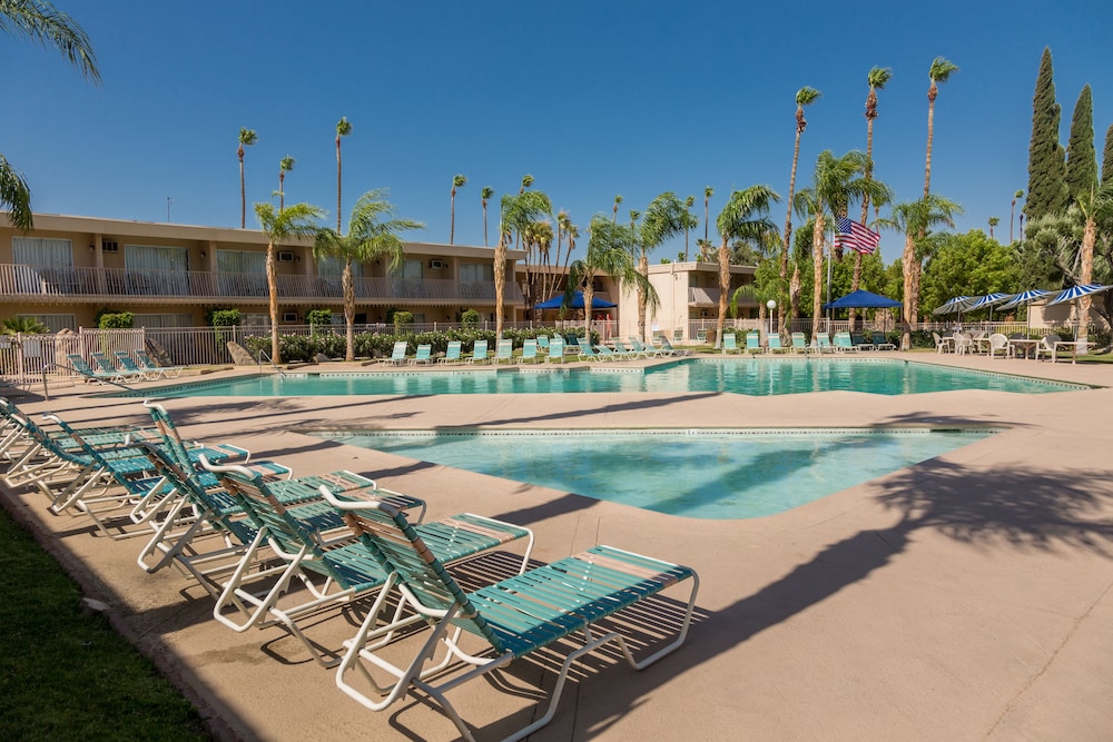 Days Inn by Wyndham Palm Springs - photo 22