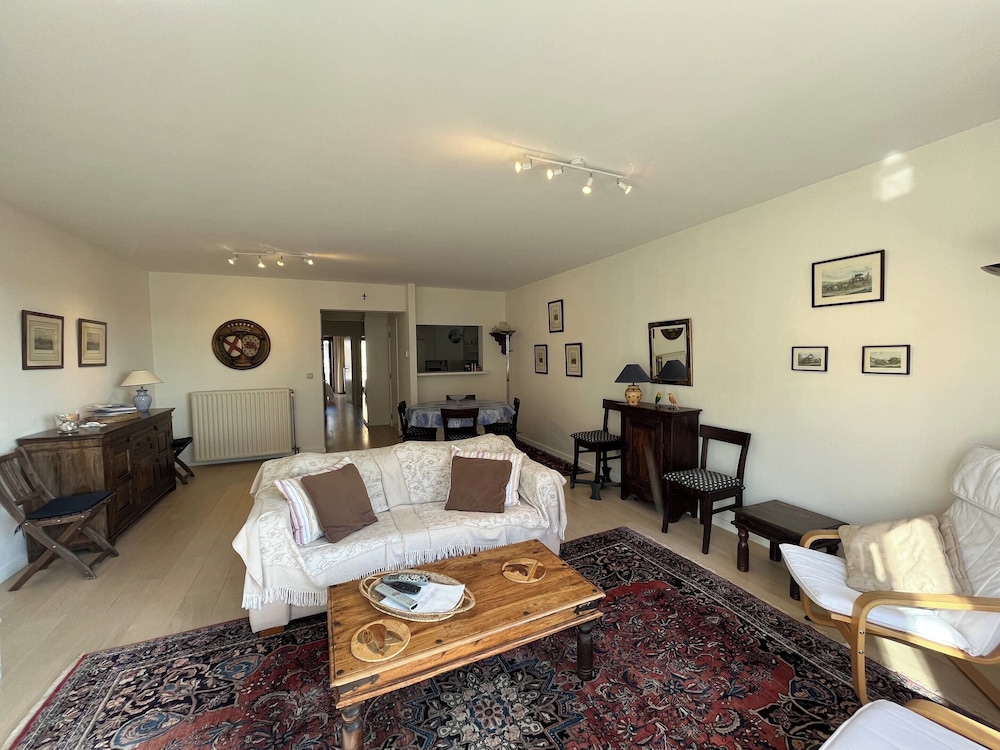 Cozy 4th Floor Apartment — 4-Star Luxury Hotel in Knokke-Heist, Belgium