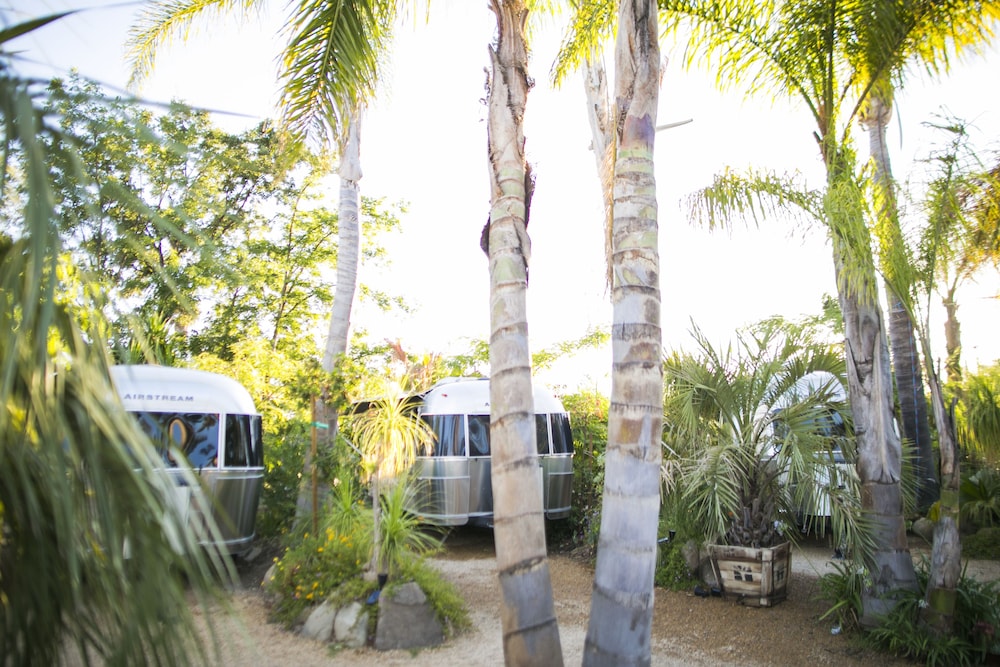 Caravan Outpost - photo 2