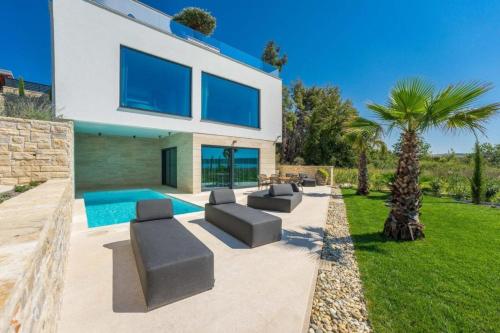 Villa Four Seasons Ljubac Seaside — 4-Star Luxury Hotel in Razanac, Croatia