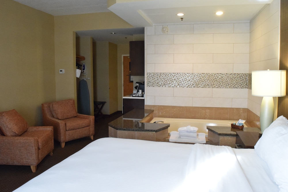 Holiday Inn Express Hotel & Suites Watertown Thousand Island by IHG - photo 15