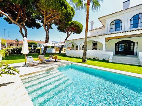 Villa Velero Ole Solutions — 4-Star Luxury Hotel in Sanlucar De Barrameda, Spain