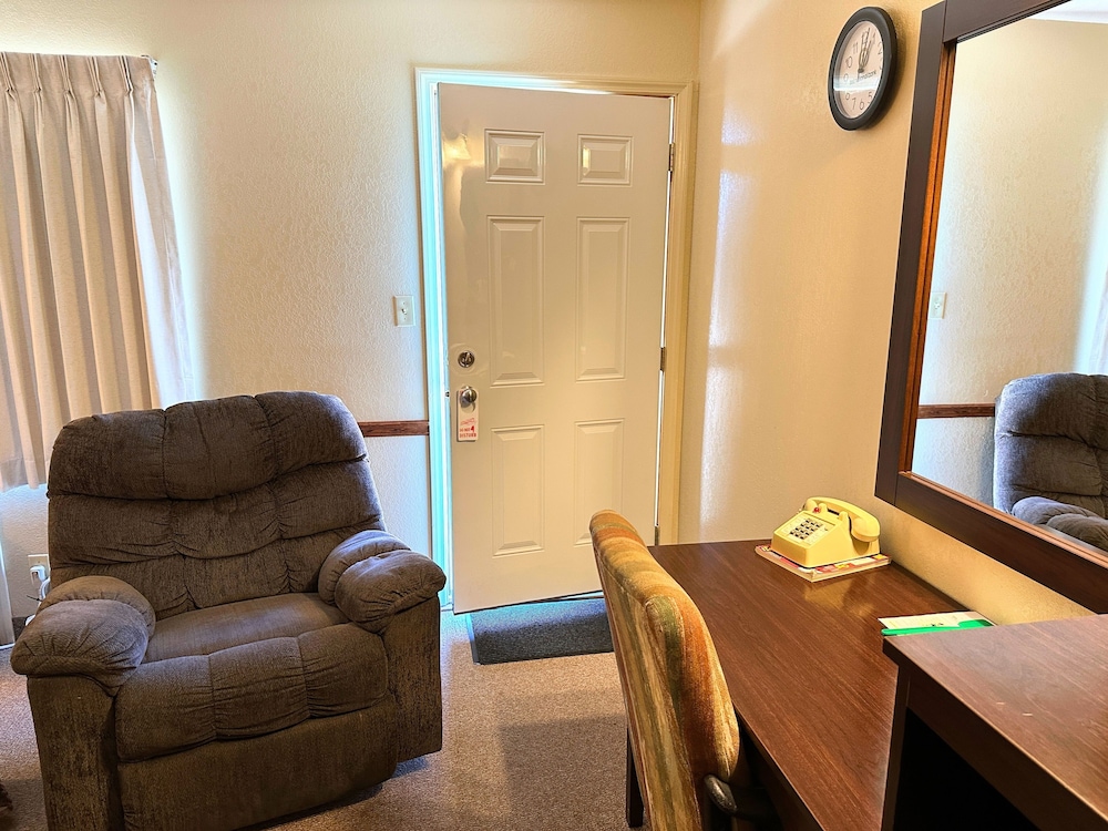 Westerner Motel - photo 3