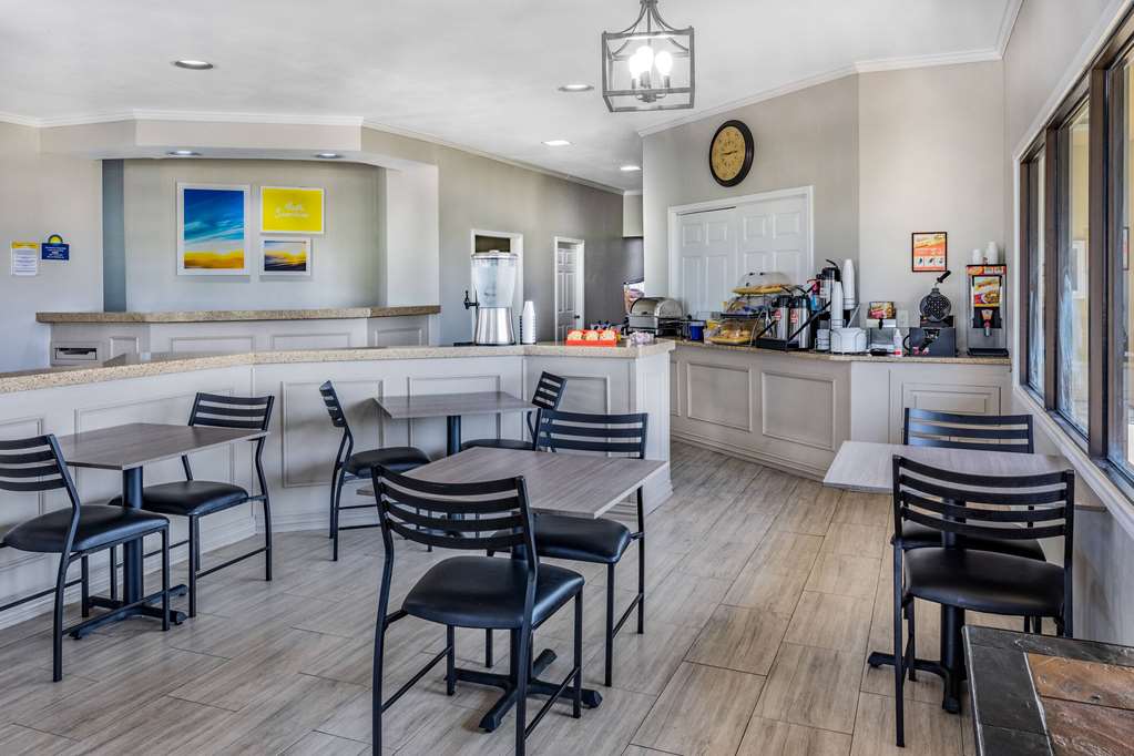 Days Inn & Suites by Wyndham Huntsville - photo 16