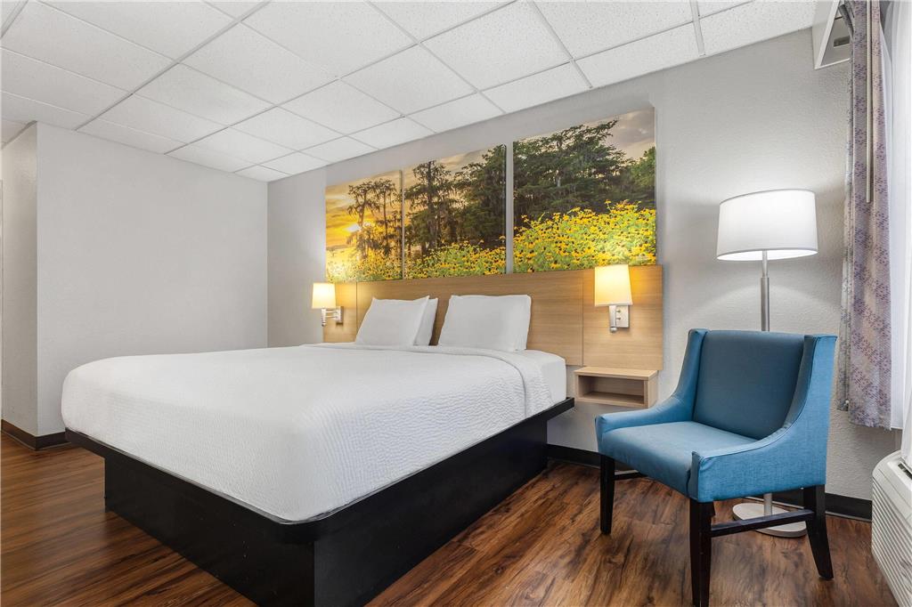 Days Inn by Wyndham Madisonville - photo 32