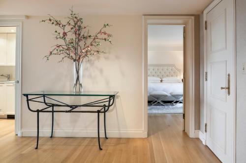 Central Park South Deluxe Studio - photo 15