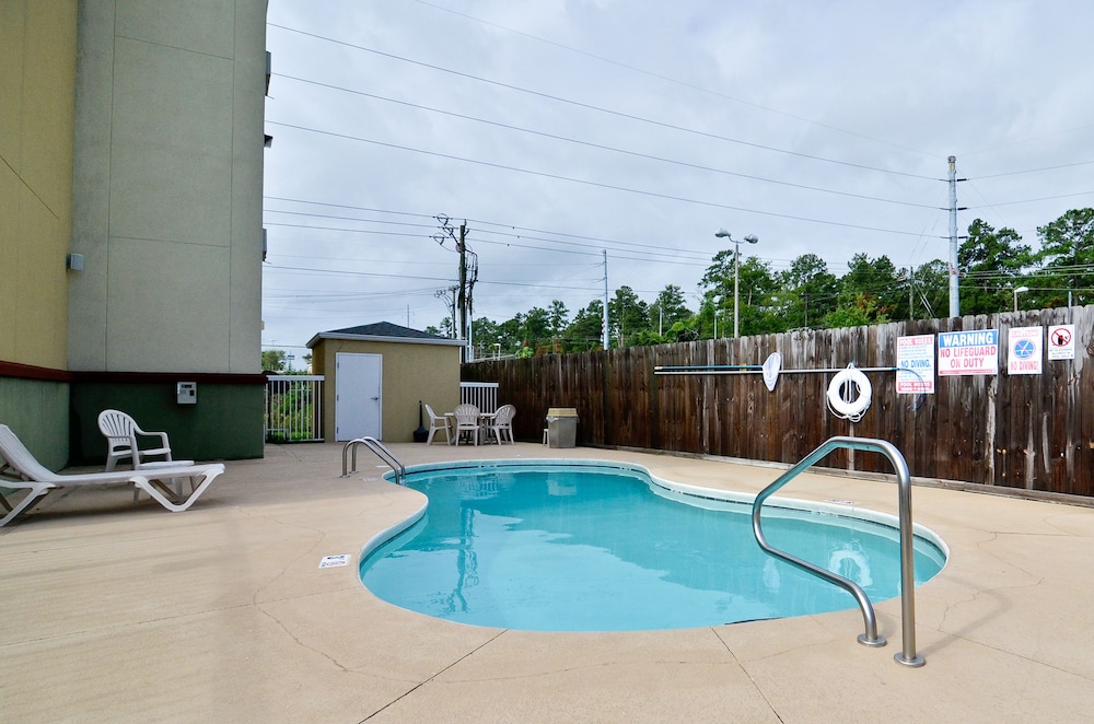 Econo Lodge Valdosta - photo 26