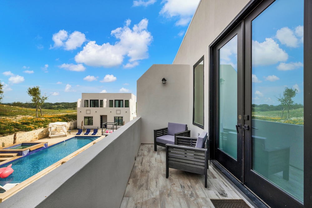 The Bentley Hotel Bill Murray Room Pool View - photo 28