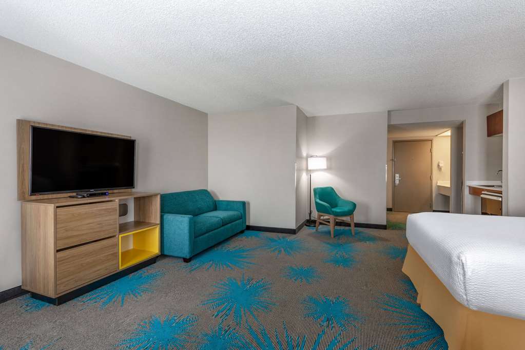 Days Inn & Suites by Wyndham Denver International Airport - photo 30