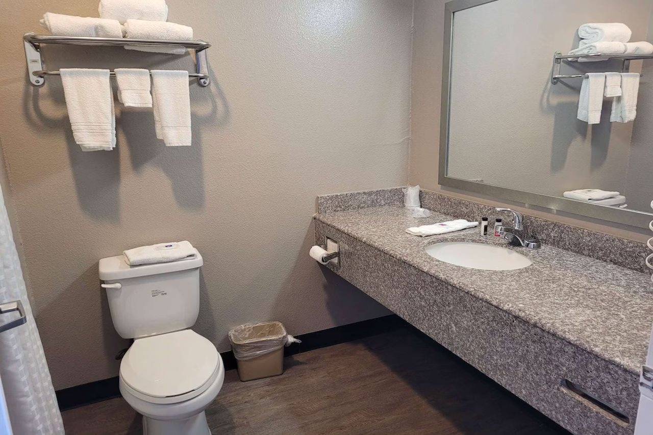 Days Inn & Suites by Wyndham Gonzales TX - photo 17