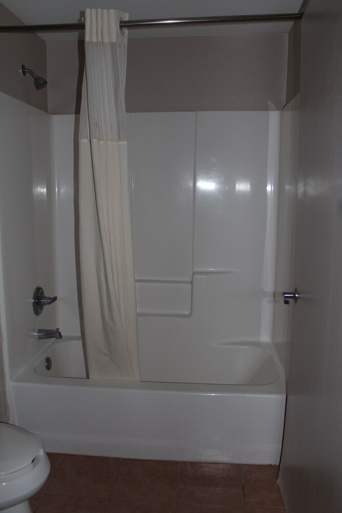 Carom Inn Denham Springs BatonRouge - photo 20