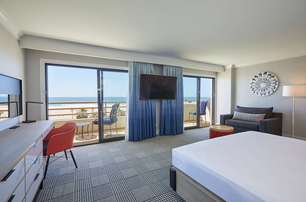 The Waterfront Beach Resort A Hilton Hotel - photo 110