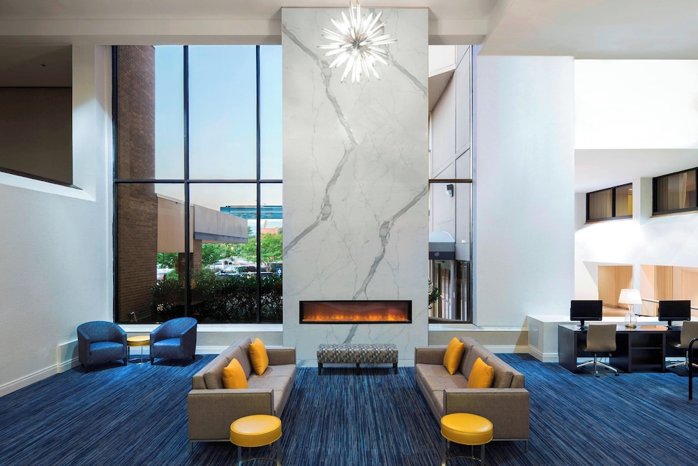 Sheraton Norfolk Waterside Hotel - photo 2