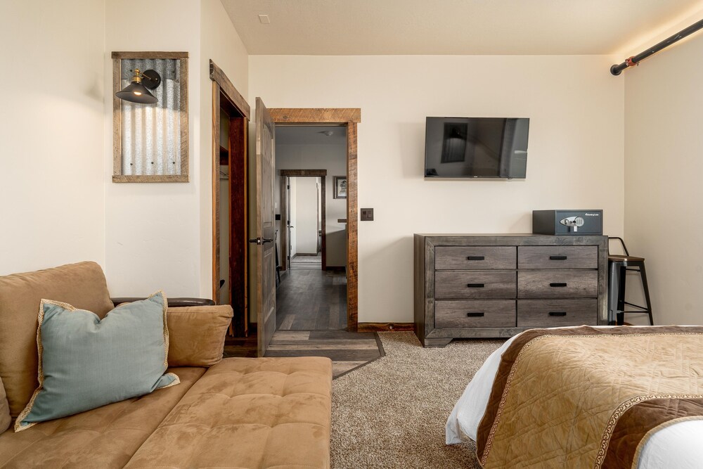 The Adventure Inn Yellowstone - photo 7