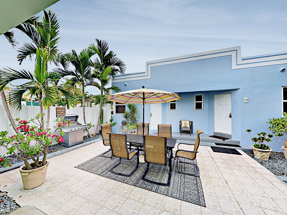 Art Deco Beach Bungalows by RedAwning - featured photo