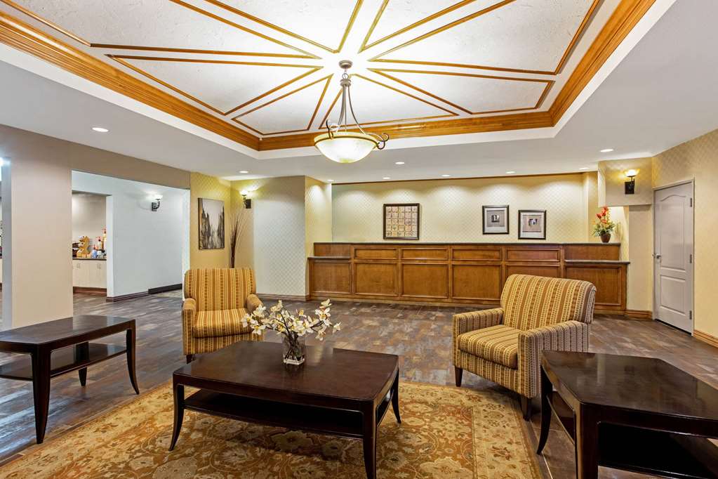 La Quinta Inn & Suites by Wyndham Cleburne - photo 5