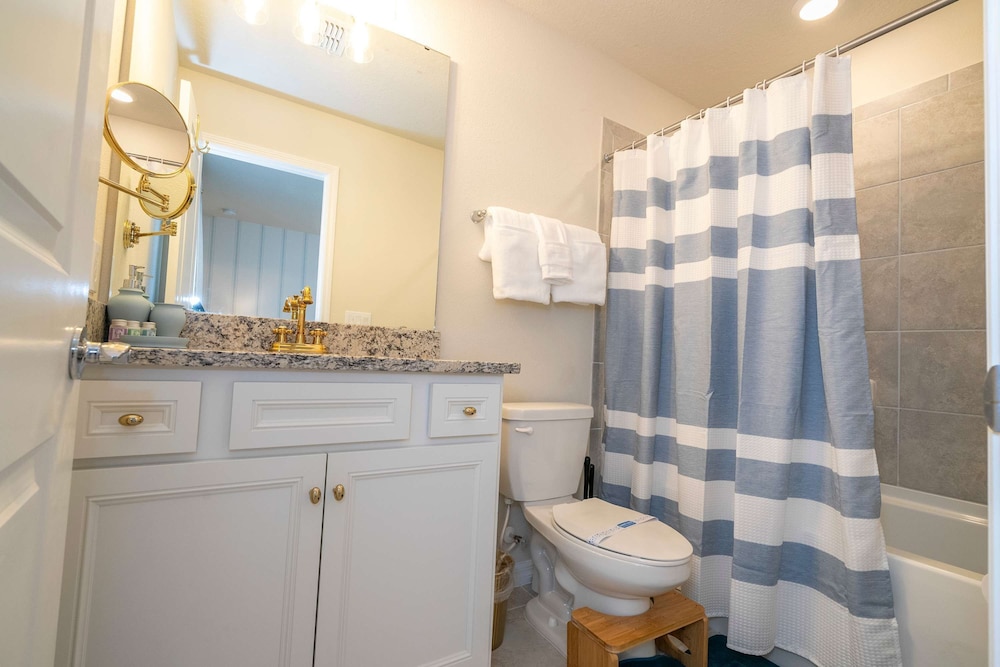 Amazing 5 Suite Home With Resort style Amenities - photo 53