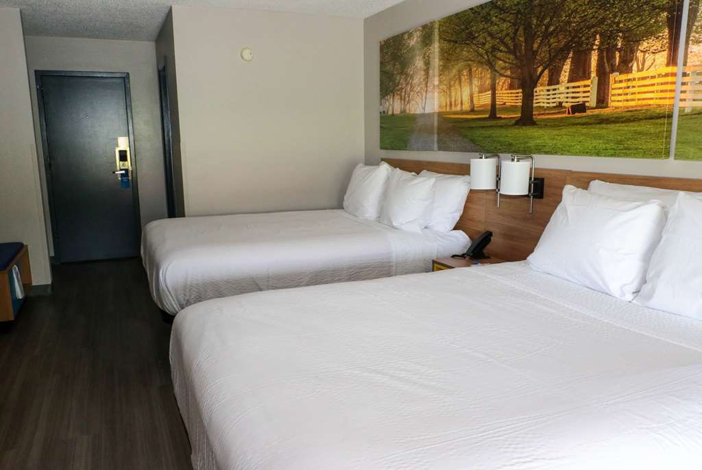 Days Inn by Wyndham Farmville - photo 17