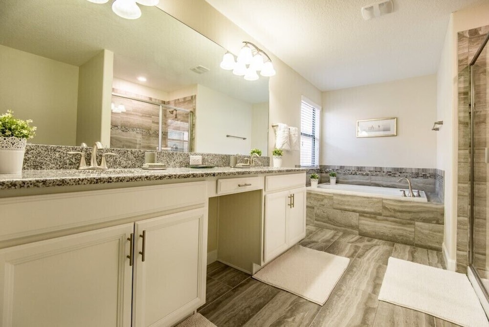 6 Bdrm 5 Bath in Solterra Resort - photo 18