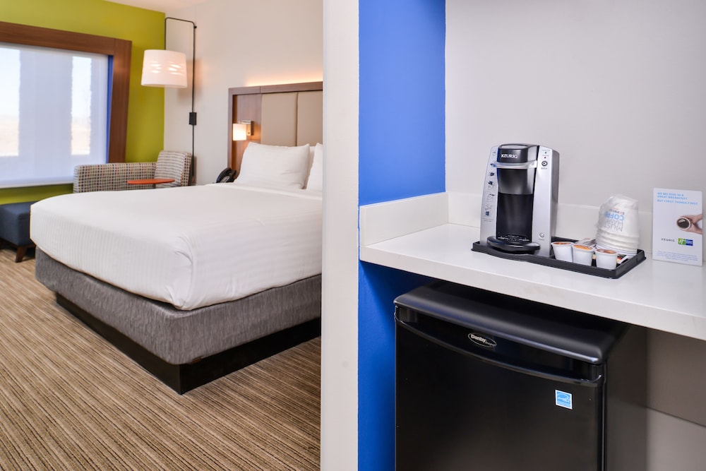 Holiday Inn Express & Suites Van Horn by IHG - photo 18