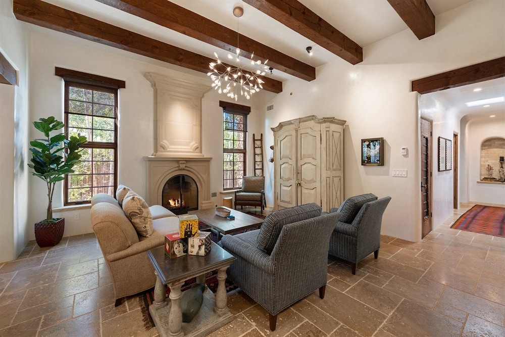 Alameda Escondido Historic East Side Luxury Walk Everywhere in Santa Fe, United States