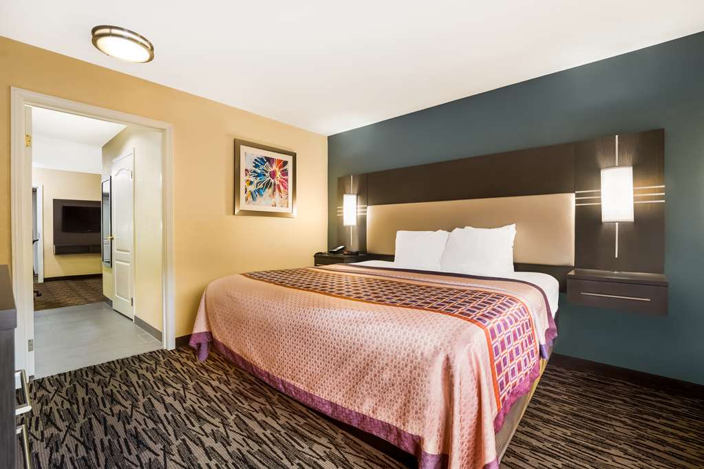 Best Western Bradbury Inn & Suites - photo 27