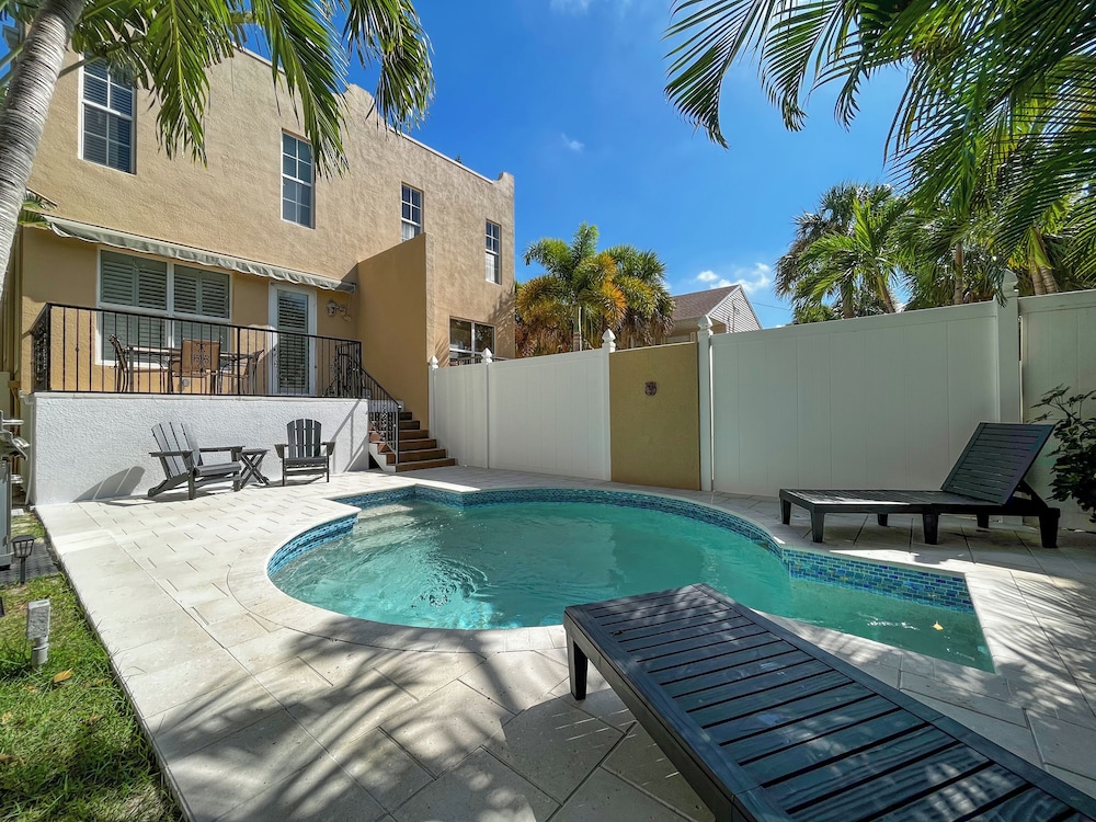 Siesta Avenida Townhome 5208 in Siesta Key, United States