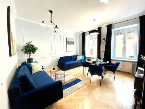 Gorgeous Historic Tenement Apt. New Town Square — 4-Star Luxury Hotel in Warsaw, Poland