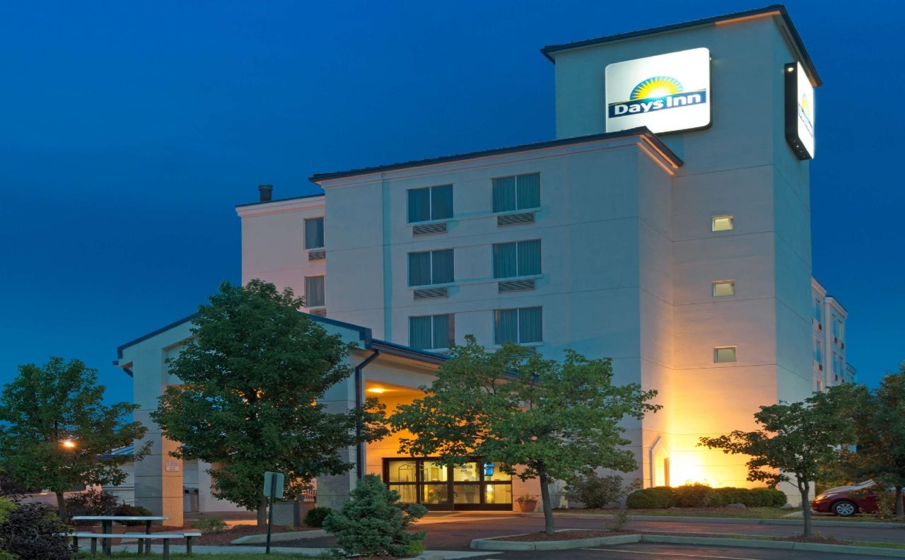 Motel 6 Coraopolis PA Pittsburgh Airport — hotel in Coraopolis