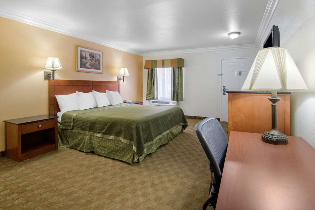 Rodeway Inn Adelanto US 395 - photo 9
