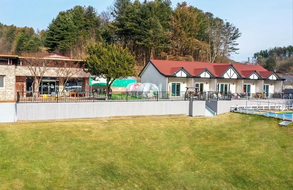 Chuncheon Dog pension Walk the Flower Path — 4-Star Luxury Hotel in Chuncheon, South Korea