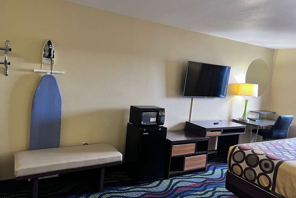 Super 8 by Wyndham Farmington - photo 13