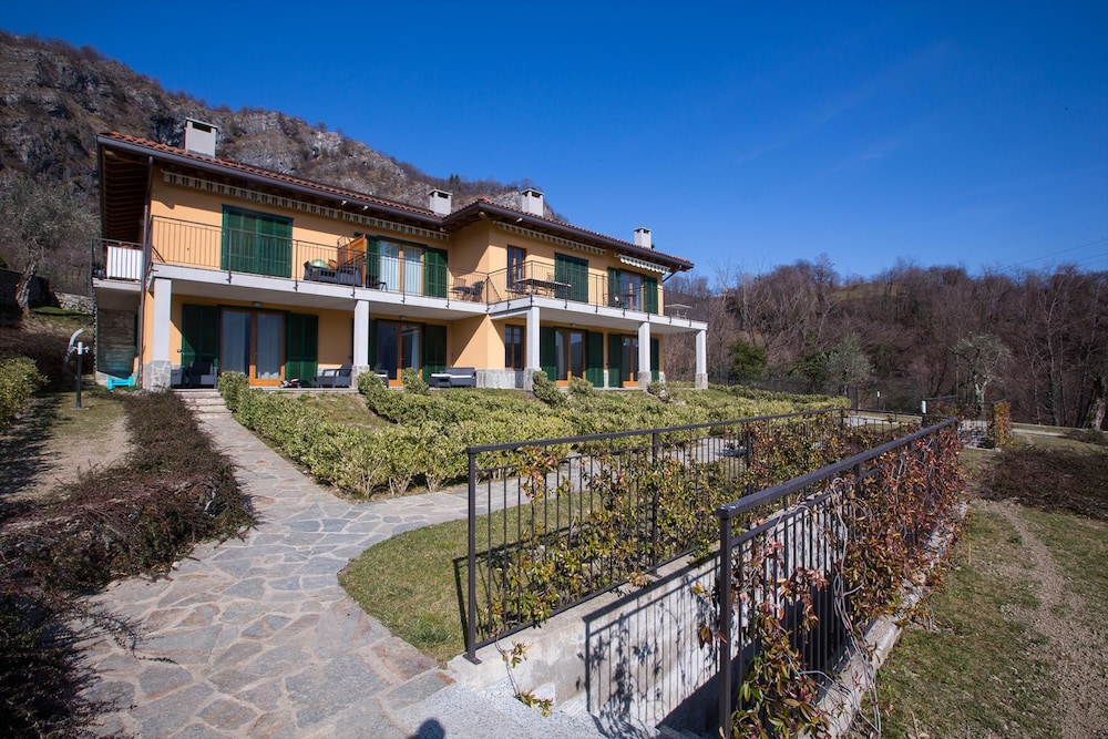 Tremezzo Ulivi Apt. 7 — 4-Star Luxury Hotel in Tremezzo, Italy