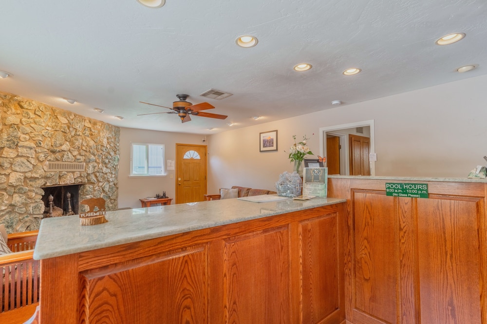 Mariposa Lodge - photo 3