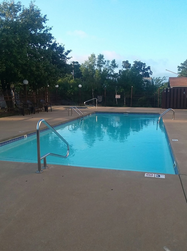 Days Inn by Wyndham Hot Springs - photo 13