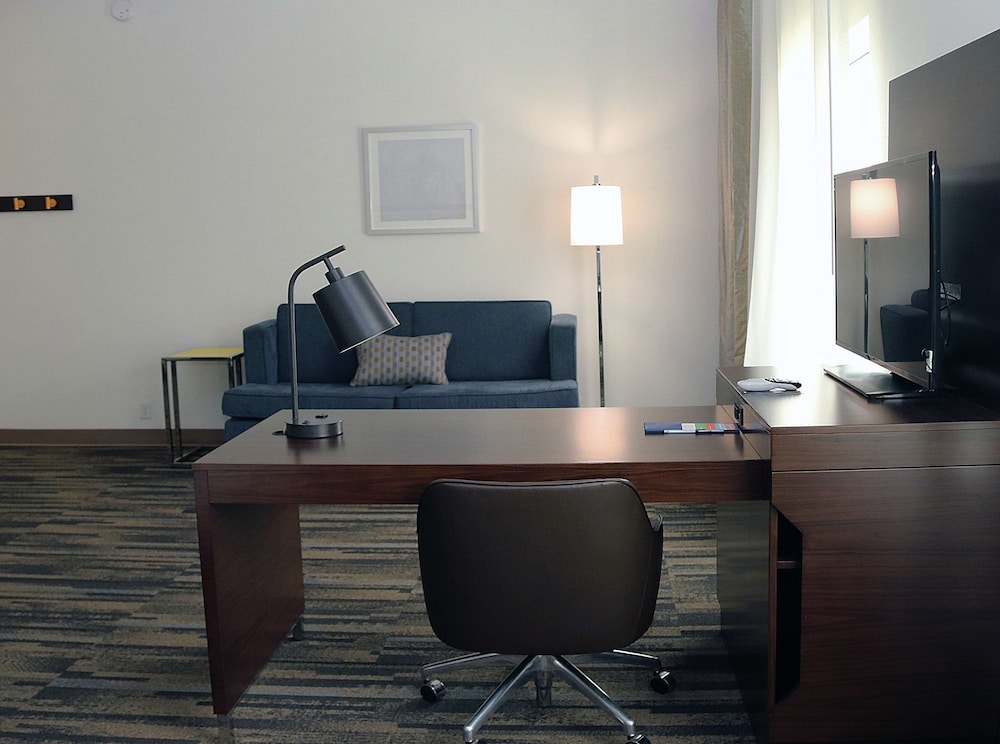 Hampton Inn & Suites Stephenville - photo 11