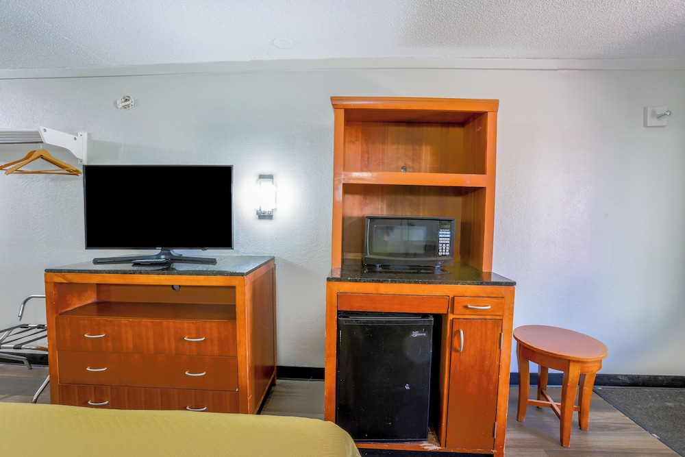 Cozy Garden Inn By OYO Hwy 40 Richmond - photo 12