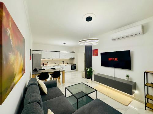 Tirana GGpremiumstays deluxe 2 double bedrooms luxury apartment with balcony — 4-Star Luxury Hotel in Tirana, Albania