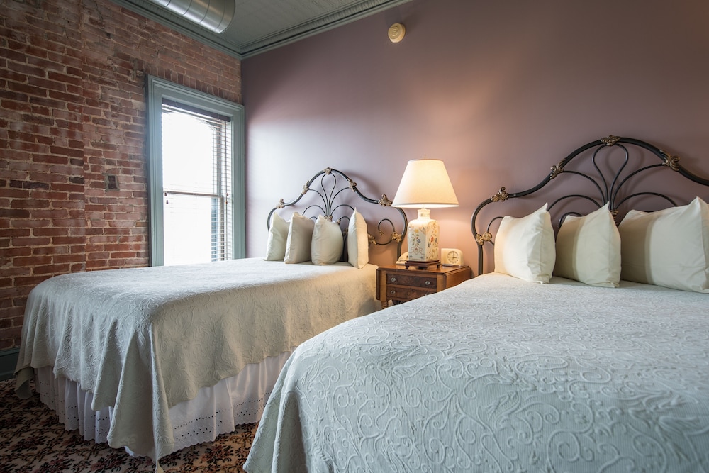 The Black Hawk Hotel - photo 6