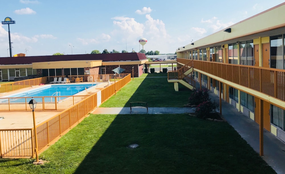 Days Inn by Wyndham Salem - photo 40