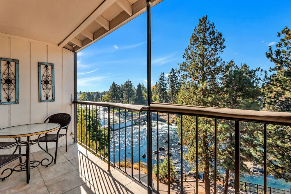 Bend Riverside Inn & Suites - featured photo